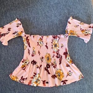 Off-Shoulder Flowy Top 🌺 (M)